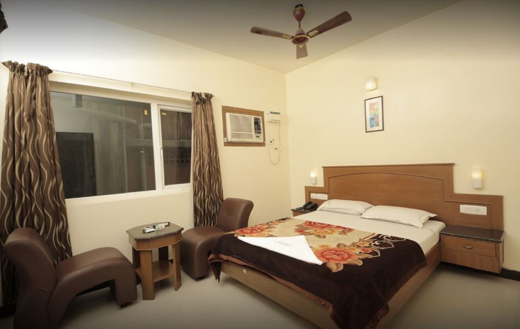 Krishna Inn Madras Buitenkant foto